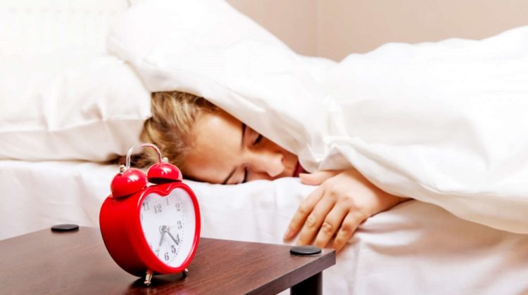 Comment le sommeil peut affecter votre poids et vice versa