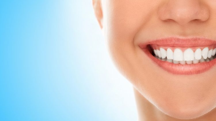 Vitamines et minéraux pour renforcer les dents et les gencives