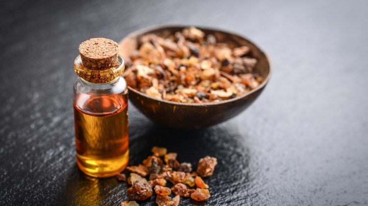 11 utilisations et avantages de l'huile de myrrhe